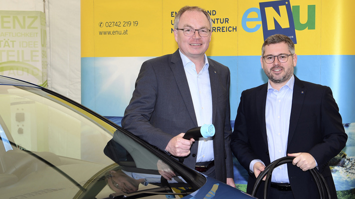Energie- und Umweltlandesrat Stephan Pernkopf (links) und Ludwig Schleritzko, als Landesrat für die Finanzen und Mobilität in Niederösterreich zuständig, verkünden die neue Förderung.