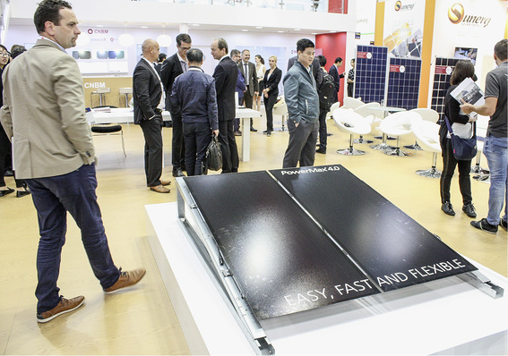 



Auf der Intersolar 2018 präsentierte Avancis die neuen CIGS-Module.
