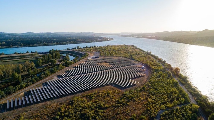 Nahe Avignon/Frankreich wurden für einen Solarpark mit fünf Megawatt Leistung Module von Recom verbaut.