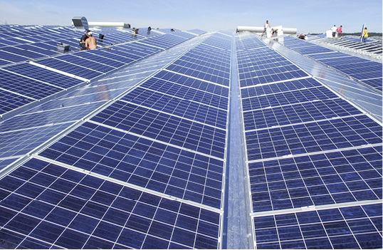 
Auch in der Schweiz nehmen gewerbliche Anlagen zu. Allerdings sind sie im Durchschnitt deutlich kleiner als in Deutschland.



