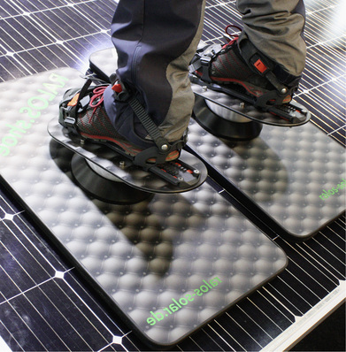 
Diese Spezialschuhe hat die Firma Ralos in München präsentiert. Mit dem Ralos Shoe sind die Installateure für den weiteren Ausbau der Photovoltaik gut gerüstet.



