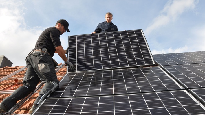 Die Förderkürzungen lassen den PV-Zubau sinken.