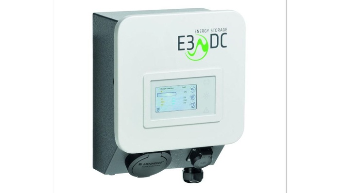 Durch die Kombination von Hauskraftwerk und Wallbox wird das Elektrofahrzeug einfach und bequem mit eigenem Strom zu Hause geladen.