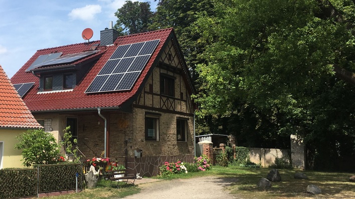 Solarstrom direkt vom Dach des Fachwerkhauses.