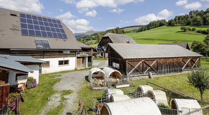 



Blick auf den Milchhof in Oberwölz in der Steiermark: Photovoltaik senkt die Betriebskosten.
