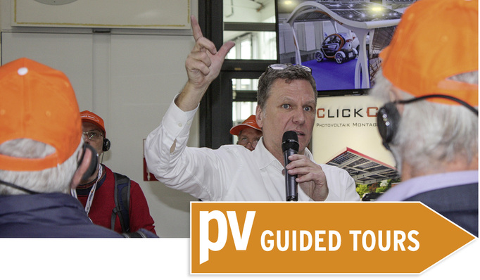 
Clickcon präsentierte luftige Carports mit Sonnendach.



