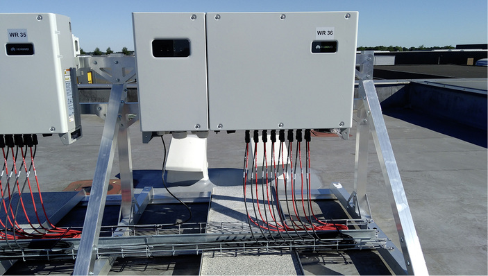 



PMT hat eine Wechselrichterbank entwickelt, mit der die Leistungselektronik einfach und sicher auf dem Dach montiert werden kann.
