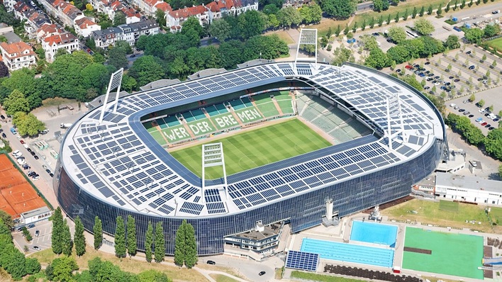 Das Bremer Weser-Stadion gewinnt für die effiziente und ästhetisch anspruchsvolle Integration einer PV-Anlage in den Baukörper.