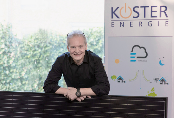 



Ulf Köster führt die Installationsfirma Köster Energie. Seine Kunden wollen wirtschaftliche und saubere Lösungen zur Eigenerzeugung von Energie – bis hin zu Mobilität.
