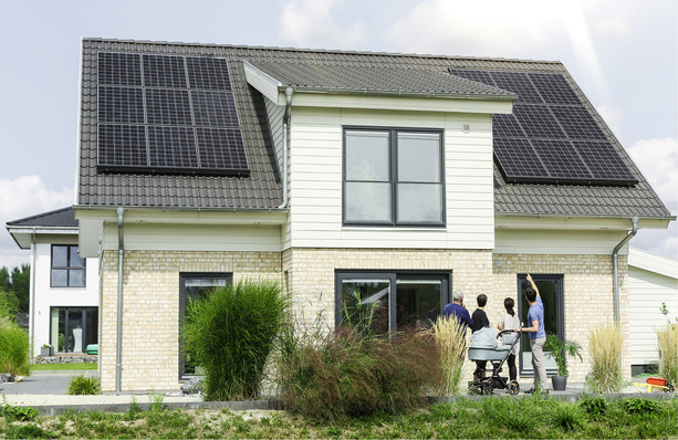 



Am Anfang ist die Freude groß. Doch mit der Installation der Anlage kommen auf die Betreiber teilweise sehr bürokratische und umständliche Meldepflichten zu. 
