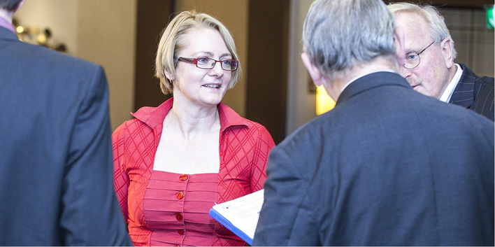 



Seit 20 Jahren gibt es das Forum Neue Energiewelt. Tina Barroso ist von Anfang an dabei.
