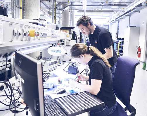 



Über 3.000 Menschen weltweit arbeiten bei SMA an Lösungen für die Energieversorgung der Zukunft.
