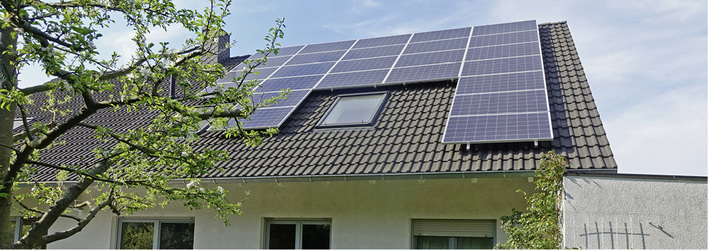 
Solare Dächer sind gut geeignet, um den Verbrauch im Gebäude mit Eigenstrom zu decken.



