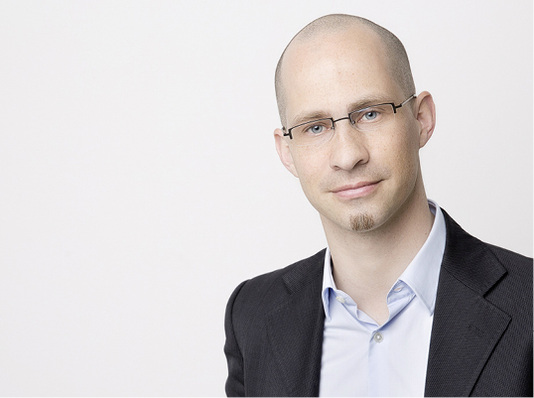 



Jaron Schächter



ist Geschäftsführer von Senec in Leipzig. Der 40-Jährige verfügt über umfangreiche Erfahrung als Unternehmensgründer und Geschäftsführer in der Onlinewirtschaft. So gehörte er zu dem Gründerteam des Start-ups Matchinguu, das auf ortsbasiertes Marketing spezialisiert war. 2017 verkauften die Gründer das Unternehmen an den US-Konzern Verve. Schächter ist seit August 2018 bei Senec.
