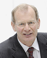 
Gerhard Valentin



gründete das Unternehmen Valentin Software, mit dem er unter anderem das Simulationsprogramm PV Sol entwickelte. Seit zwei Jahren ist Gerhard Valentin im Ruhestand.



