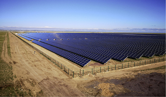 



Der Solarpark in Agadyr in Kasachstan leistet 50 Megawatt. Eine Erweiterung um 26 Megawatt ist geplant.
