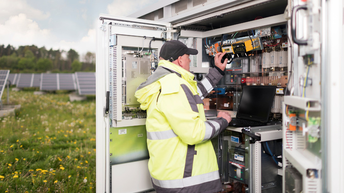 Solarparks auf dem Freiland dominieren die Ausschreibungen, große Dächer haben faktisch keine Chance.