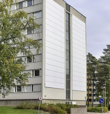 



Die weißen Module fügen sich optisch perfekt in Fassaden ein. Selbst als vorgehängtes Element an Fassaden aus hellen Ziegeln machen sie eine gute Figur. Das zeigt das jüngste Projekt in Uppsala.
