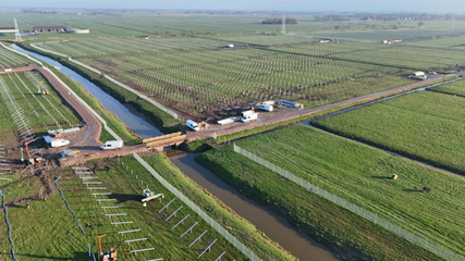In Nordenham bei Bremerhaven haben die Bauarbeiten für den Solarpark begonnen.