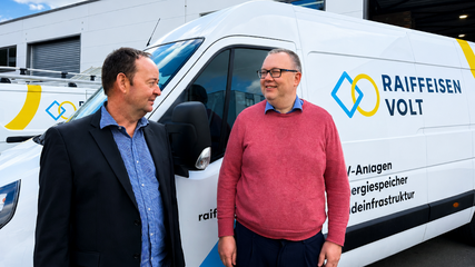 Manfred Pirig (links) von Raiffeisenvolt im Gespräch mit David Muggli von Melcode.