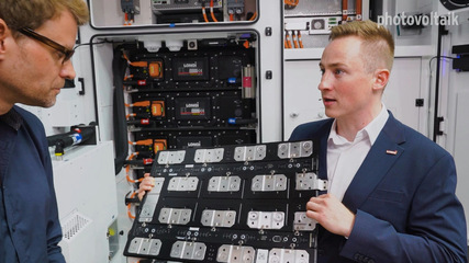Produktmanager Joe Kunkel erläutert das Sicherheitskonzept.