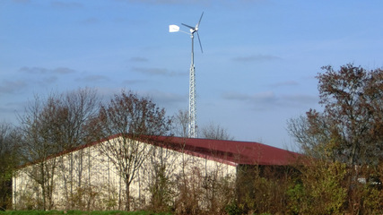 Für Landwirte kann eine Kleinwindkraftanlage eine sinnvolle Investition sein.
